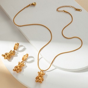 Set di Collana con Ciondolo a Forma di Orsetto in Inglese Placcato Oro, Elegante e Personalizzato, Stile alla Moda - Product Image 3