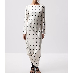 <span class=keywords><strong>Abito</strong></span> Midi Bianco <span class=keywords><strong>a</strong></span> Pois da Donna 2026 Nuovo Modello con Collo <span class=keywords><strong>a</strong></span> Barchetta e Maniche Lunghe, Vestito Aderente Casual, Servizio Personalizzato OEM ODM - Product Image 2
