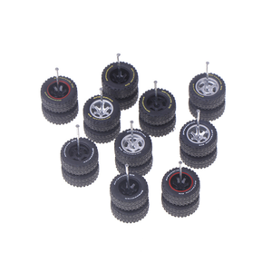 Op maat gemaakte gouden hars-metalen 1:64 schaalmodel auto wielen en banden met beweegbare onderdelen, milieuvriendelijk materiaal - Product Image 1