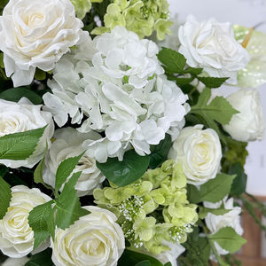 Boule florale de centre de table moderne en soie faite à la main, avec des roses blanches réalistes et des hortensias verts, pour mariage et fête des mères - Product Image 4