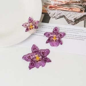 Collana con ciondolo a forma di fiore di orchidea essiccato e orecchini in resina epossidica naturale a forma di farfalla orchidea per decorazioni di gioielli - Product Image 5