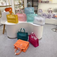 Panier de shopping tendance été 2025, sac en gelée portable, grande capacité, panier de rangement, panier de plage élargi, creux