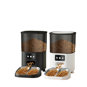 Distributore Automatico di Cibo per Animali Domestici Intelligente Quadrato da 4,5L, Ciotole per Cani in Plastica Ecologica e Resistente, Ricaricabile con APP e Controllo Vocale - Product Image 1