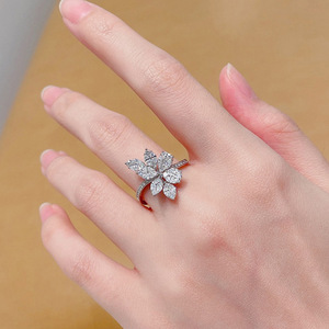 Elegante anello floreale con fiocco di neve per donna, gioielli unici alla moda - Product Image 2