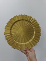 Platos de Servir de Plástico Dorado de 13 Pulgadas, Platos Base Redondos con Borde Festoneado Reutilizables con Diseño Moderno