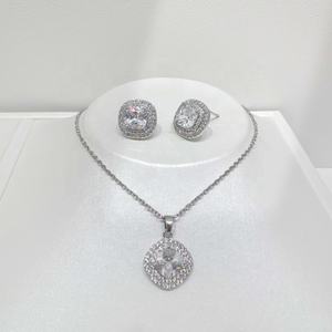 Prix usine – Nouveauté : Parure de bijoux en argent 925 plaqué or pour femme, motif floral, style coréen, avec zircone, idéal pour cadeau de luxe. - Product Image 4