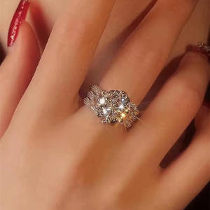 Vive el nuevo anillo de 5 quilates III Love Moissanite de tres filas llenas de línea - Product Image 5