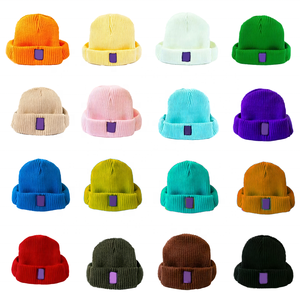 Gorro de <span class=keywords><strong>Pet</strong></span> Personalizado com Logo, Quente para Outono e Inverno, Ajustável com Cordão, à Prova de Vento, Macio e Plush, Chapéus de Tricô para Cães com Furos para as Orelhas - Product Image 4