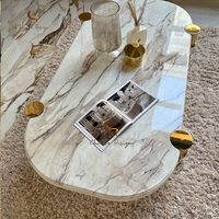 Table basse de luxe avec plateau en marbre, pieds en métal doré et cristaux, table de salon moderne pour hôtel, villa, salon