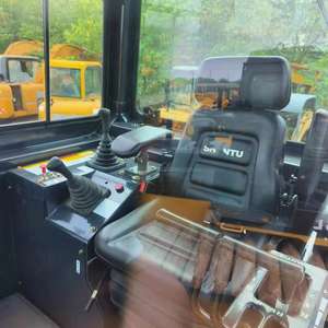 Utilisé pour la chargeuse sur pneus 835H, capacité nominale de 3 tonnes, moteur Cummins, capacité de la pelle de 1,8 m, composants principaux - Product Image 6