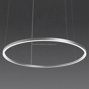 Lustre à anneau en aluminium de conception créative, luminaire suspendu LED argenté de 1500mm de diamètre avec <span class=keywords><strong>cordons</strong></span> et auvent réglables - Product Image 1