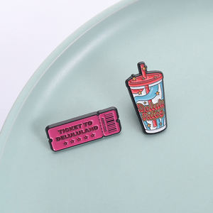 Broche de Esmalte con Palabras de Moda de Internet de Delulu, Broches Personalizados de Delulu Juice TICKET to DELULULAND, Insignia para Mochila, Solapa, Joyería, Regalo - Product Image 1