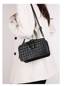 <span class=keywords><strong>Borsa</strong></span> Messenger a tracolla <span class=keywords><strong>nera</strong></span> Chic da donna in pelle sintetica con borchie decorative piccola <span class=keywords><strong>borsa</strong></span> a tracolla - Product Image 6