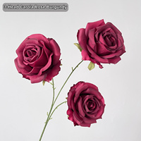 Vente en gros de roses artificielles Faux Carola en spray, 3 têtes, bordeaux, rose, blanc, pour arrangements floraux, centre de table de fête, en vrac