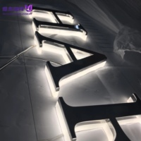 Enseigne rétroéclairée LED 3D personnalisée minimaliste noir mat et or, lettres rétroéclairées inversées en acier inoxydable, fixation murale pour façades de magasins