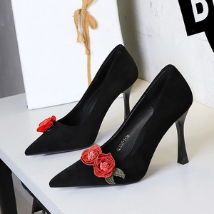 Escarpins noirs élégants et légers en cuir verni orné de strass, à bout pointu, avec sandales, pour femmes, idéaux pour les soirées. - Product Image 1
