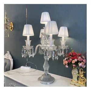 Pantalla de tela blanca contemporánea, lámpara de mesa decorativa, cristal de lujo, elegante, francés, romántico, interior, mesa, escritorio, luz de vela