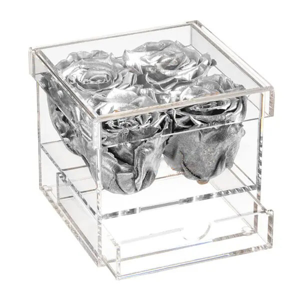 4 roses: argent
