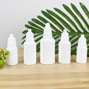 ขวดหยดสีขาว 10-20 มล. บรรจุภัณฑ์เครื่องสำอางทรงกระบอกพลาสติก แบบปิดผนึก ขวดบีบกันแสงสำหรับของเหลว - Product Image 1