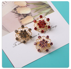 Alloy Female Brooch Elegant Flowers Leaves Animal <b>Bee</b> Butterfly Corsage Coat <b>Suit</b> Pin Wedding Girls Children - Product Image 2
