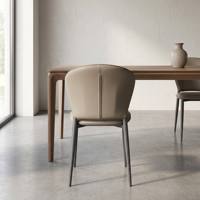 Chaise de salle à manger en cuir PU lisse de luxe avec pieds en métal, chaises d'hôtel de luxe léger