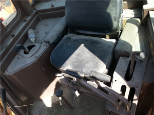 Tracteur à chenilles CAT D6H d'occasion à haute efficacité, en bon état pour la construction - Product Image 6