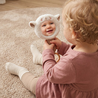 Jouet sensoriel pour bébé en peluche agneau avec hochet, miroir central, poignée en velours côtelé, anneau de liaison et visage brodé, sans BPA, pour nouveau-né 0-12 mois
