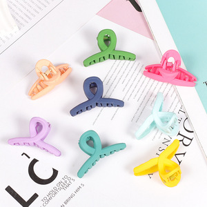 Pince à cheveux légère de 6,5 cm style coréen, couleur bonbon, petite pince croisée pour frange, accessoire capillaire uni pour usage quotidien - Product Image 1