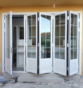 Portes pliantes en verre modernes pour villas avec joint <span class=keywords><strong>d</strong></span>'étanchéité renforcé, robustesse supérieure et conception durable pour usage extérieur dans les hôtels et appartements - Product Image 5