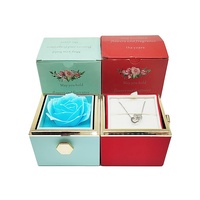Boîte cadeau de roses éternelles en savon à bas prix, très demandée, avec emballage pour collier/bague, idéale pour les petites entreprises