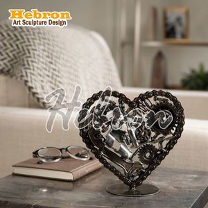 Moderno Portacandele da Tavolo Dorato con Design Traforato a Forma di Luna, Candelabro in Metallo per Decorazioni Festive - Product Image 6