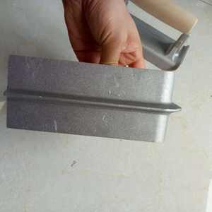 Rainure en béton, rayon profond, manche en bois, acier moulé de 6 pouces - Product Image 2