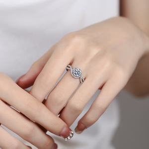 लक्जरी 925 स्टर्लिंग चांदी के ट्विस्ट आर्म ग्रा वी बनाम मोइससानाइट रिंग क्लासिक चमकदार कट डायमंड दुल्हन का वादा - Product Image 4