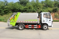 Camion à ordures léger de 6,5 m³ Euro6B Quanchai 132 CV avec bus CAN et télécommande, compacteur de déchets sanitaire