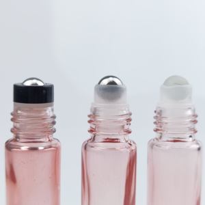Vente en gros de flacons roll-on en verre métallisé rose de 5 ml et 10 ml avec bouchon rose doré pour huile aromatique et parfum - Product Image 4