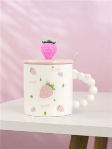 Tasse à café en céramique 3D fraise mignonne de 420 ml (14 oz) avec couvercle, chauffe-tasse en porcelaine pour enfants, vente en gros - Product Image 5