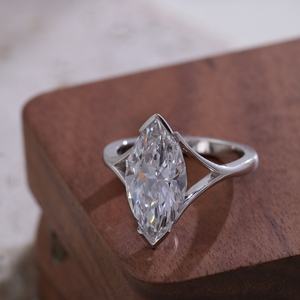 Bague en or blanc 10 carats avec diamant de laboratoire de forme marquise, D VVS2, environ 1 carat. Cadeau d'anniversaire de mariage, bijoux fins personnalisables - Product Image 6