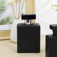 Flacon de parfum en verre noir givré carré avec vaporisateur 20ml 30ml 50ml 100ml, pompe pulvérisatrice, boîte de parfum format voyage