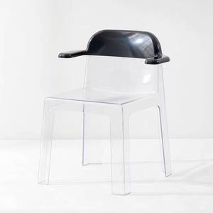 Chaise de salle à manger en plastique acrylique transparent au design moderne avec accoudoirs et dossier ergonomique, pour usage domestique, extérieur et intérieur, idéale pour les restaurants - Product Image 3