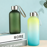 Bouteille d'eau portable minimaliste en Tritan en gros 650ml 1000ml 500ml Bouteille de sport de qualité alimentaire Cadeaux promotionnels Grossiste Usine