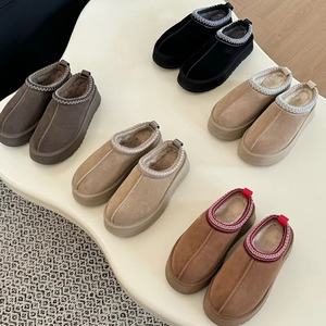 Las UGGs son una Marca Popular de Botas de Nieve Clásicas de Alta Calidad y Zapatos Casuales Aptos para Uso en Interiores y Exteriores - Product Image 1