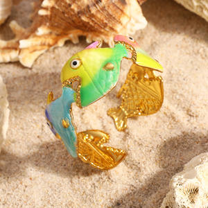 Bracelet sur le thème de l'océan en acier inoxydable plaqué or 18 carats avec coquillages arc-en-ciel, étoiles de mer et poissons marins, bijoux pour femmes - Product Image 2