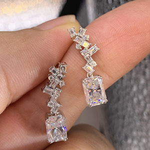 Orecchini pendenti con zirconi geometrici irregolari per donna, eleganti gioielli alla moda, idea regalo - Product Image 4