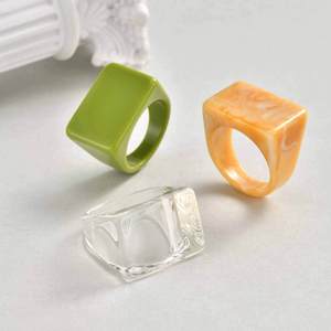 Juego de 3 anillos apilables de resina con diseño geométrico cuadrado, transparentes, minimalistas y delgados para mujer. - Product Image 4