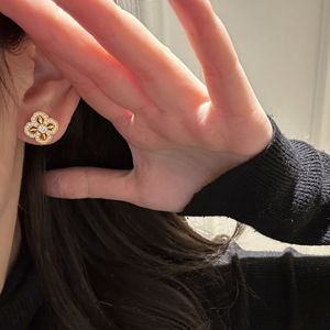 Exquisitos Pendientes de Plata de Ley S925 con Diseño de Flor de Cuatro Hojas y Cruz de Diamantes, Estilo Chino, Versátiles, Nuevo Diseño - Product Image 5