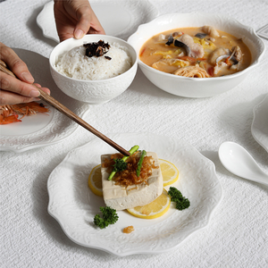 Plato de <span class=keywords><strong>Cena</strong></span> de Cerámica Blanco Puro a Precio de Fábrica, Plato Redondo con Borde de Encaje, Platos Sólidos con Relieve para Ensalada/Postre/Pasta/Filete - Product Image 4