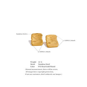 JINYOU 5001 Pendientes de Botón Rectangulares de Acero Inoxidable Resistentes al Agua con Dijes Dorados de Moda Diaria para Mujer - Product Image 6