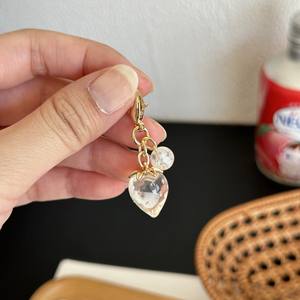 CHENXI Llaveros Originales 3D de Fresa, Colgante para Bolsos de Niñas, Accesorios de Joyería, Decoración para Estuches de Auriculares - Product Image 5