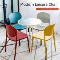 Chaise de salle à manger en plastique empilable multicolore, durable et imperméable pour usage extérieur (vente en gros)