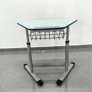 Escritorio Escolar Moderno con Superficie de Plástico Azul, Escritorio Duradero en Forma de Abanico para Estudiantes - Product Image 3